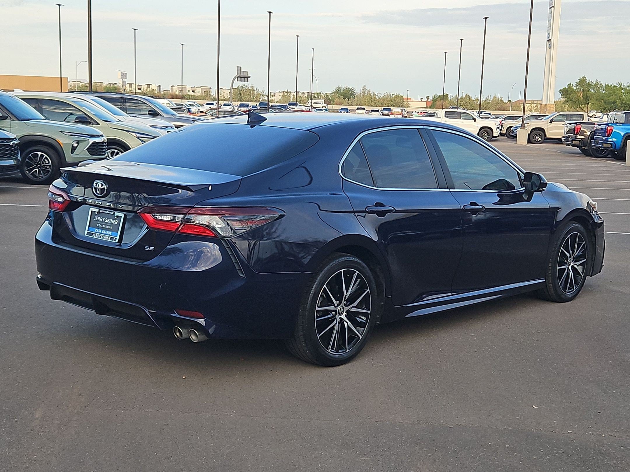 Used 2021 Toyota Camry SE w/ Convenience Package FWD image 5