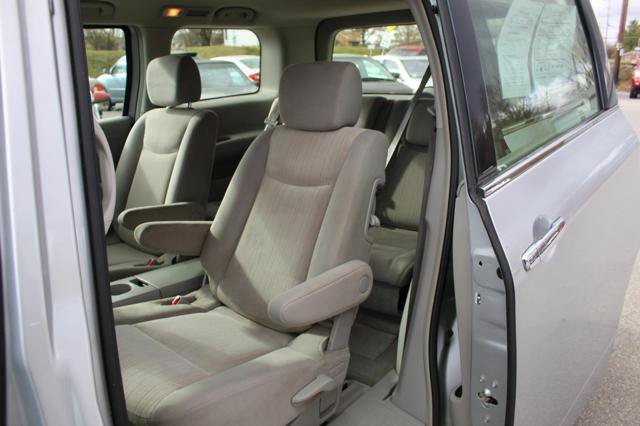 Used 2013 Nissan Quest S FWD image 11