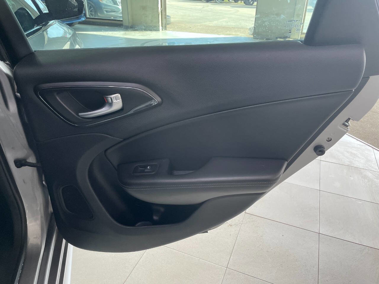 Used 2015 Chrysler 200 S w/ Navigation & Sound Group I image 20