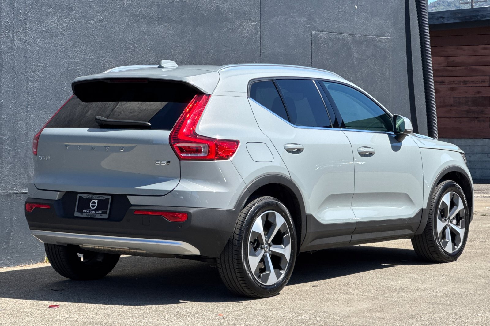 Used 2026 Volvo XC40 B5 Plus w/ Protection Package Premier AWD/4WD image 2
