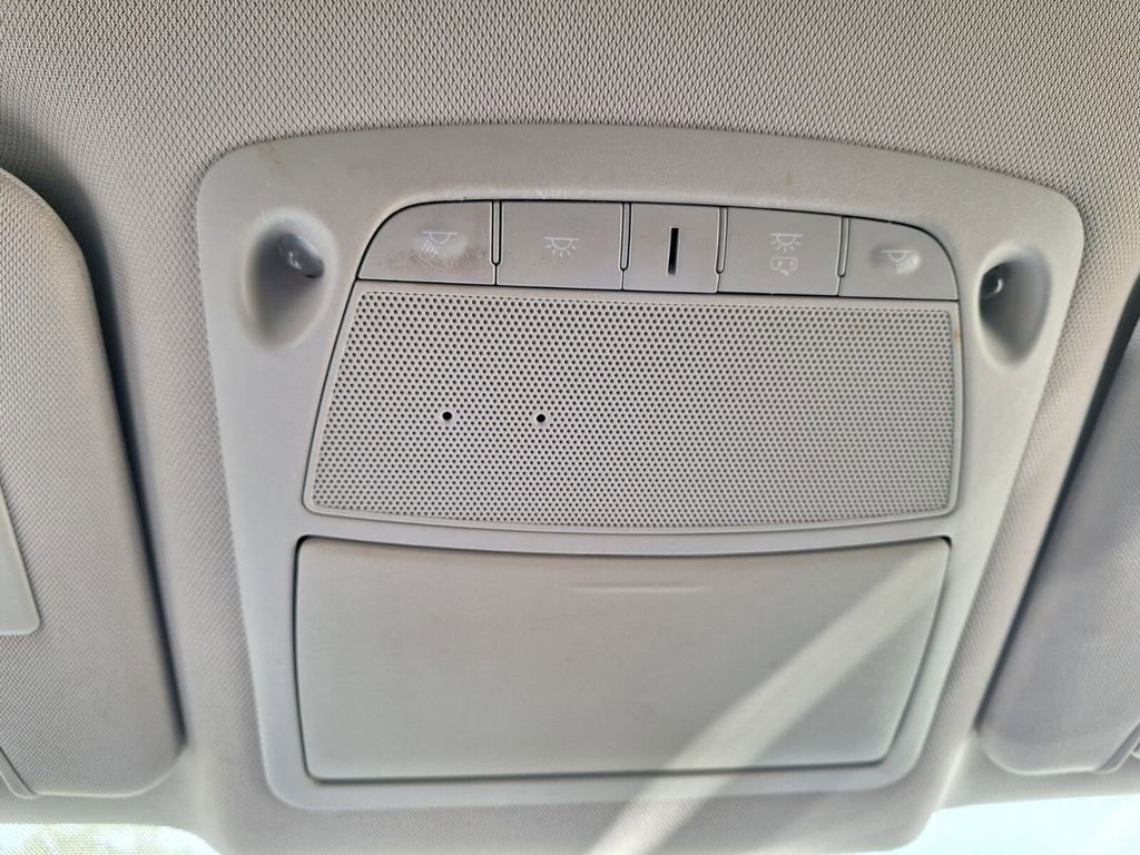 Used 2018 Nissan Rogue SV image 17