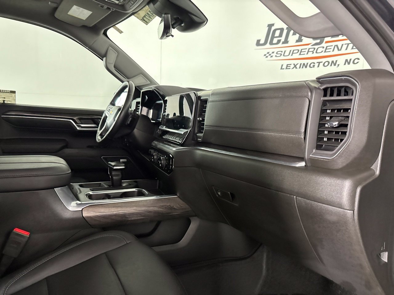 Used 2023 Chevrolet Silverado 1500 LTZ w/ LTZ Premium Package AWD/4WD image 30