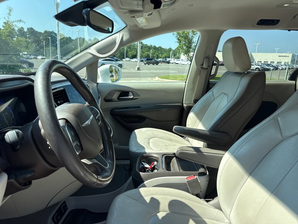 Used 2019 Chrysler Pacifica Touring-L w/ Advanced Safetytec Group FWD image 12