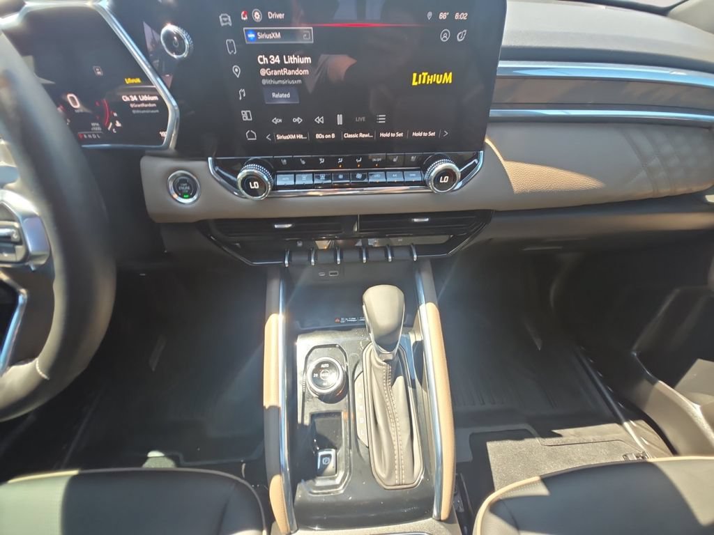 Certified 2025 GMC Canyon Denali AWD/4WD image 11