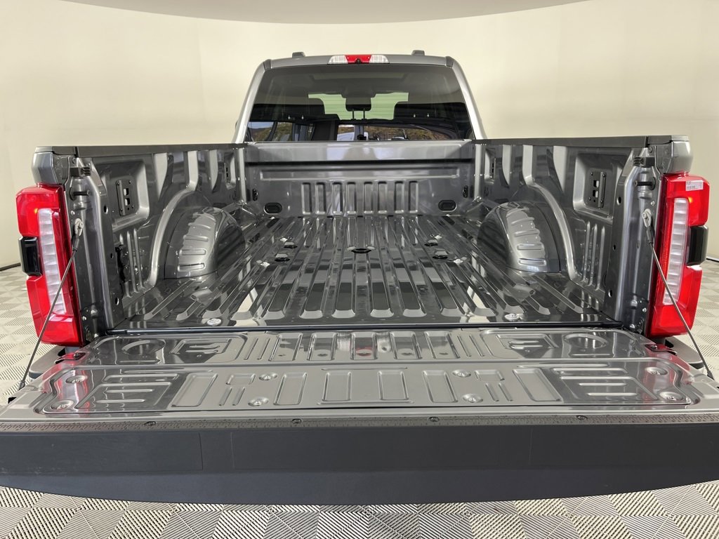 Certified 2025 Ford F350 Lariat image 28
