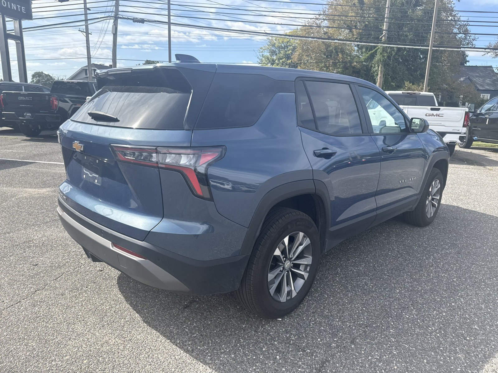Used 2026 Chevrolet Equinox LT AWD/4WD image 3