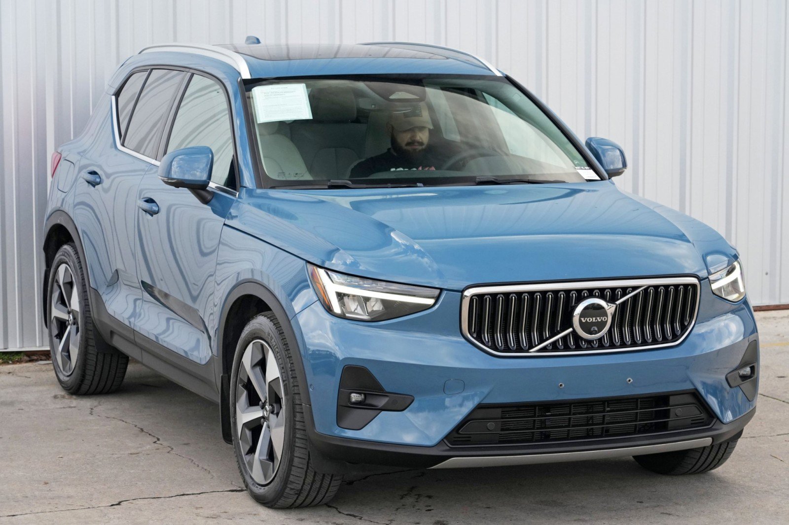 Used 2023 Volvo XC40 B5 Ultimate image 55