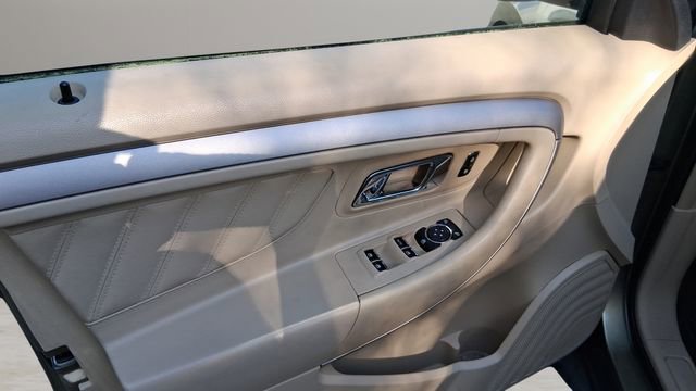 Used 2013 Ford Taurus SEL image 24