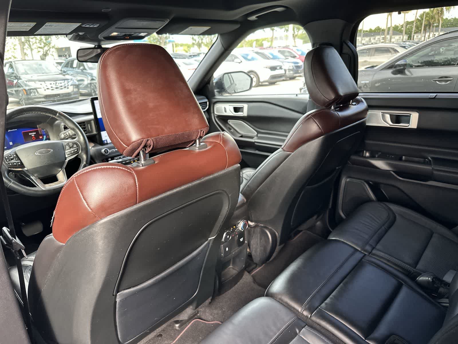 Used 2020 Ford Explorer Platinum w/ Premium Technology Package AWD/4WD image 17