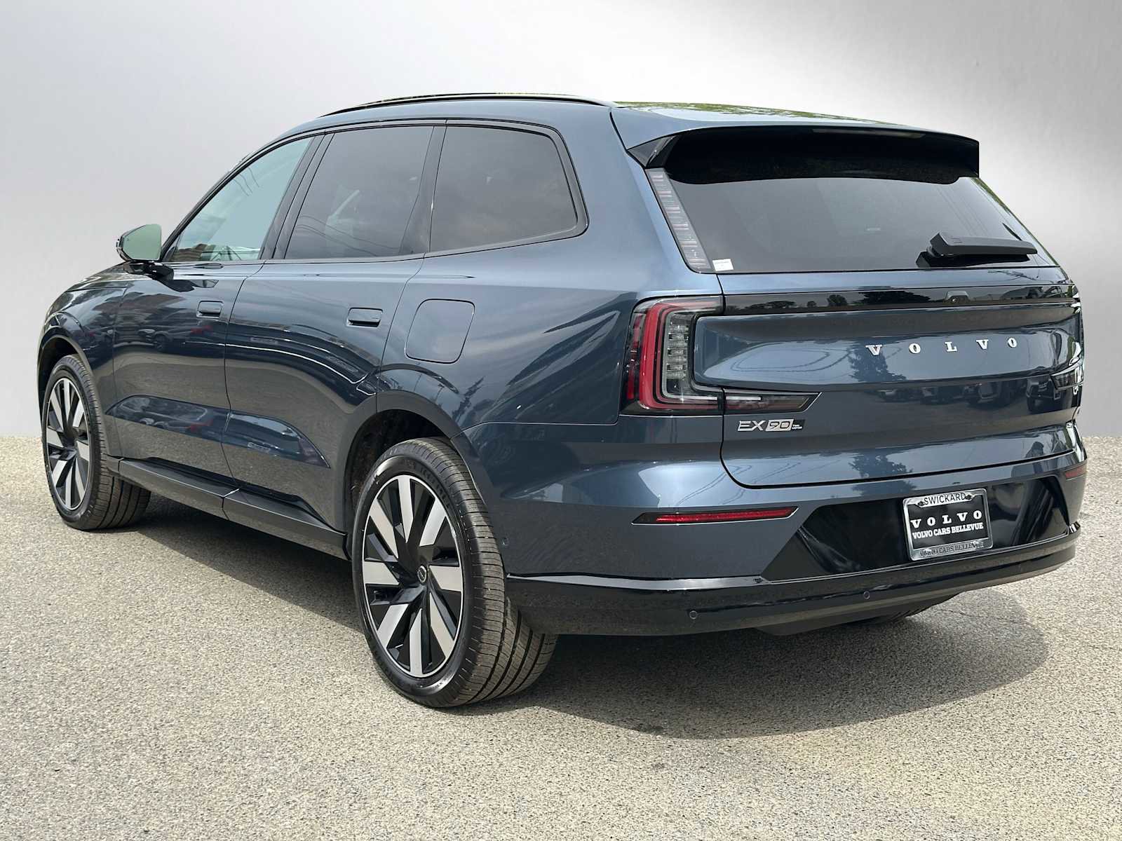 Used 2025 Volvo EX90 Plus w/ Protection Package Premier AWD/4WD image 5