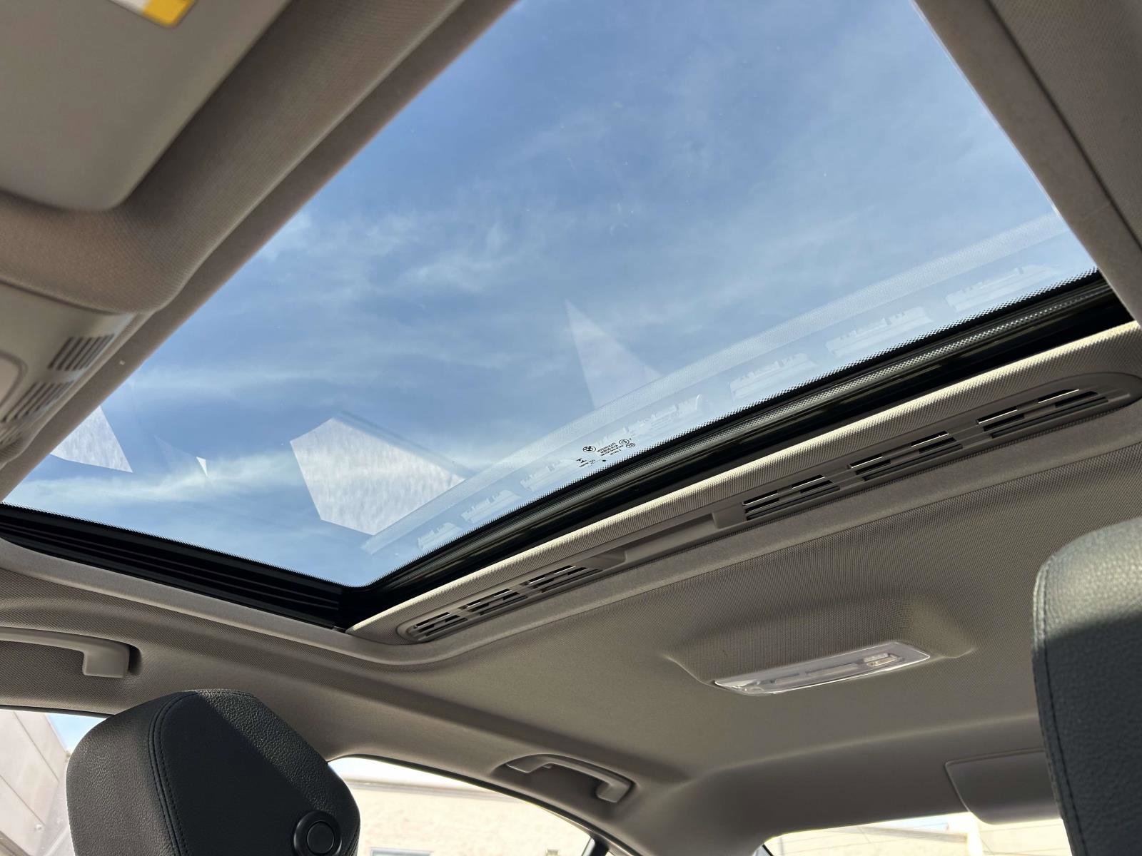 Used 2015 BMW 320i xDrive Sedan image 11