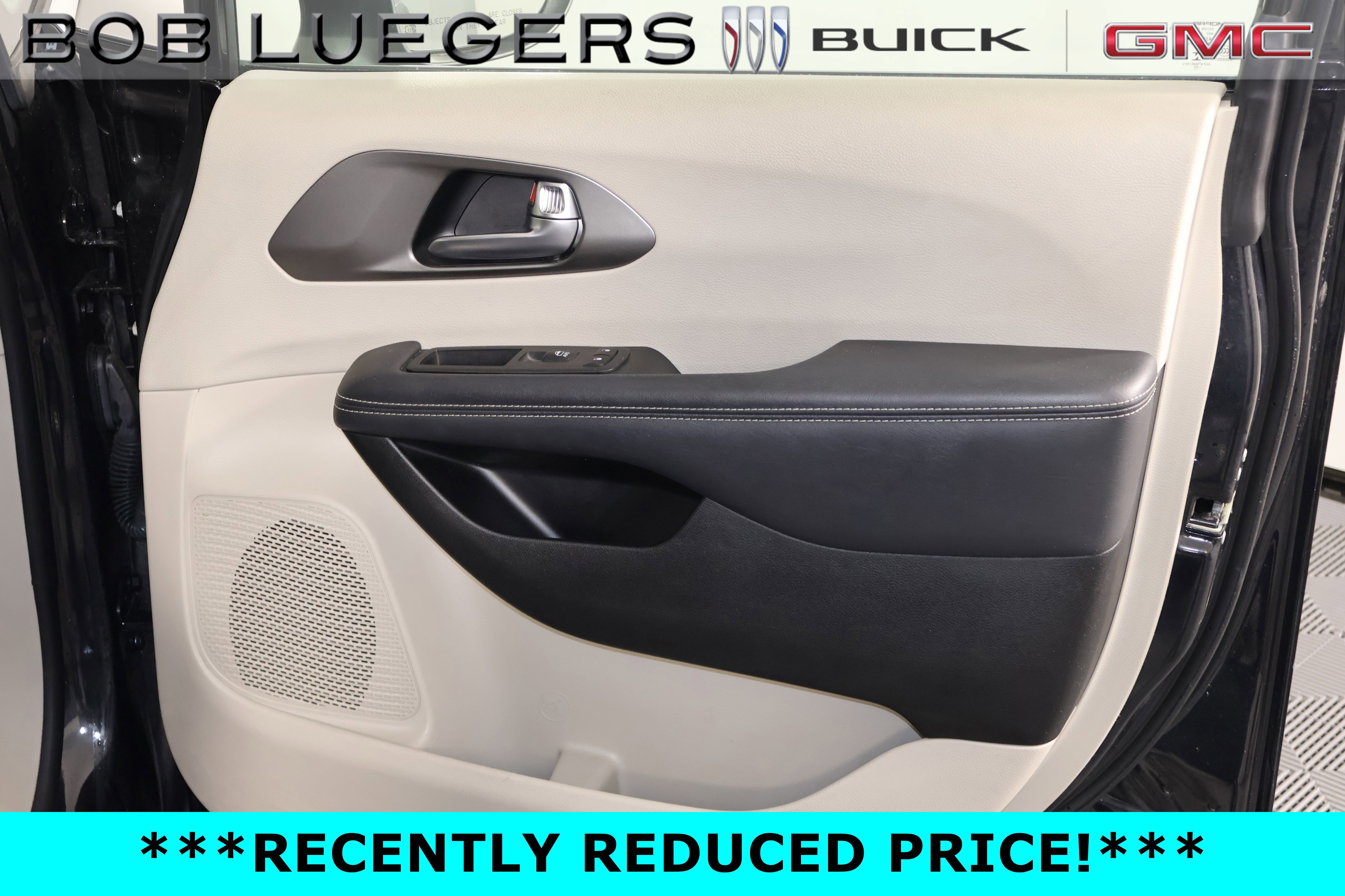 Used 2023 Chrysler Pacifica Touring-L FWD image 15