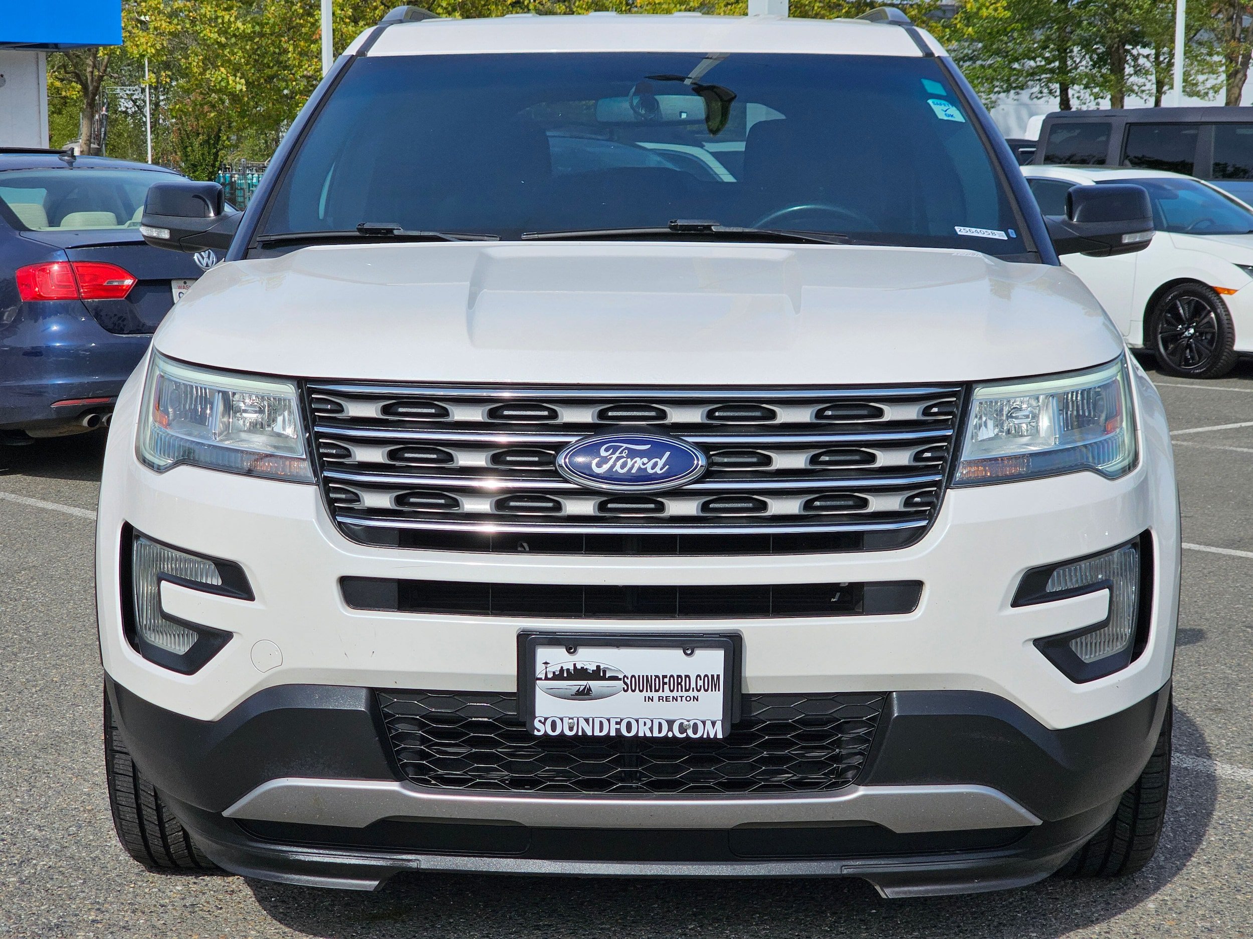 Used 2016 Ford Explorer XLT w/ Equipment Group 201A AWD/4WD image 2
