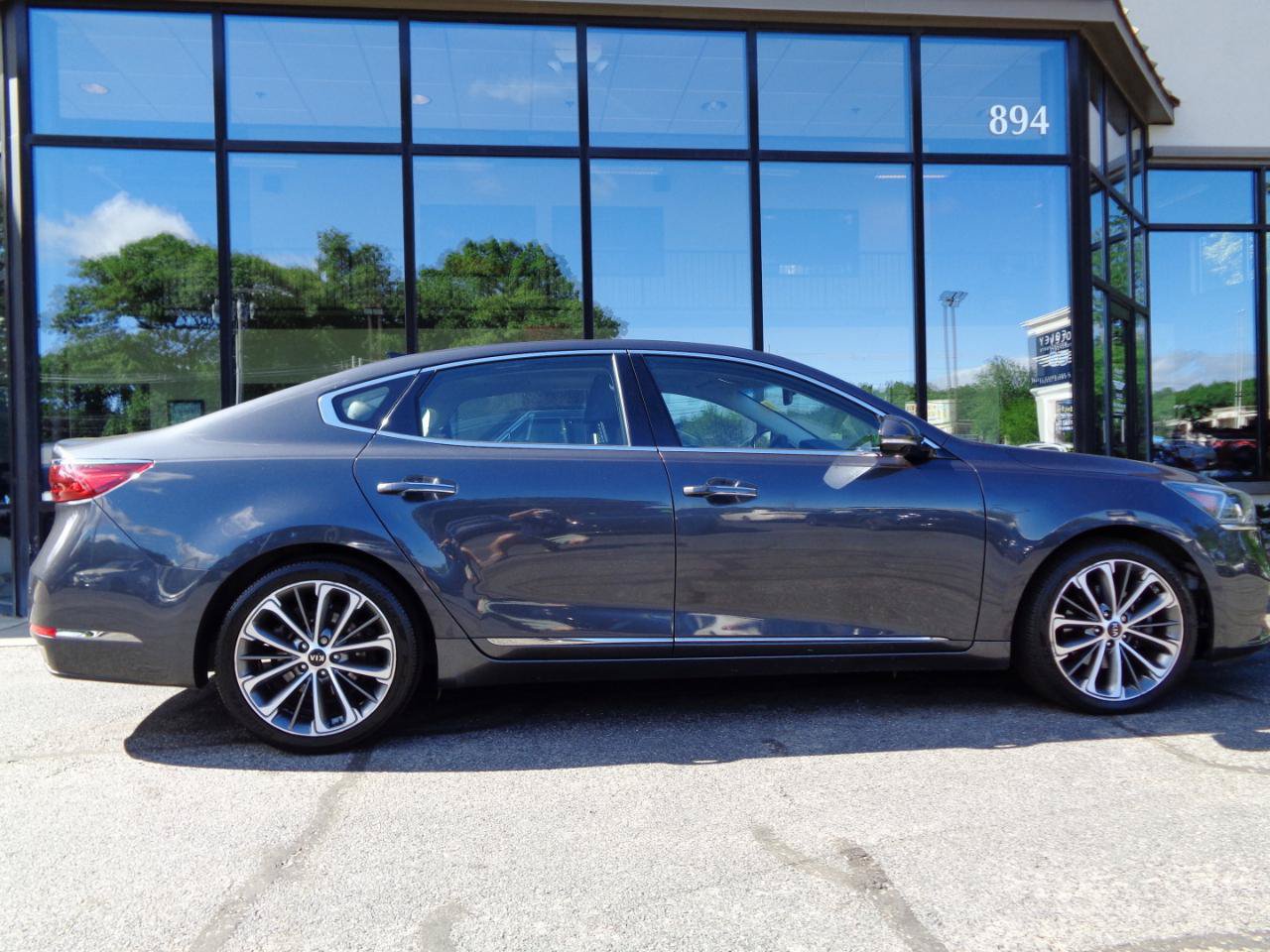 Used 2019 Kia Cadenza Technology FWD image 4