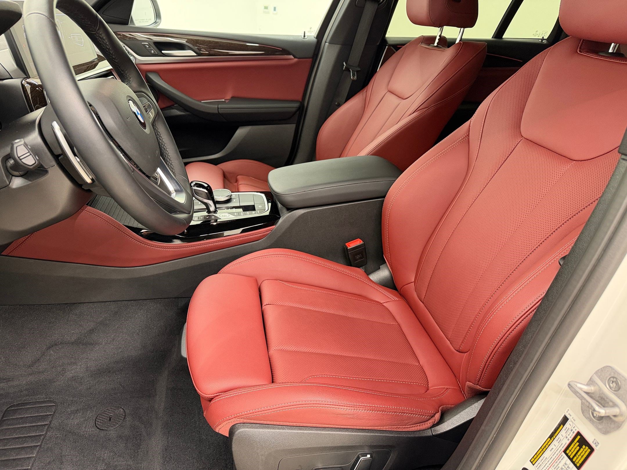 Certified 2025 BMW X4 xDrive30i w/ Premium Package image 5