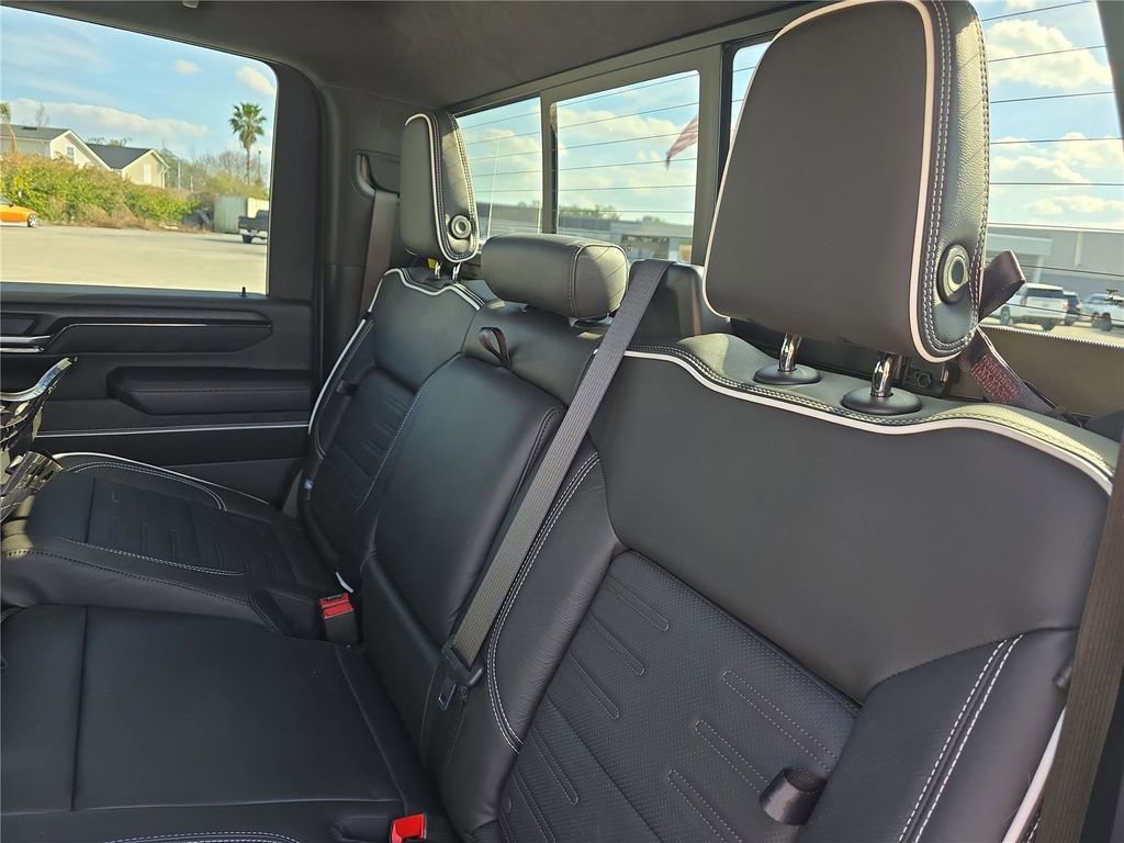 Used 2025 GMC Sierra 2500 AT4X image 13