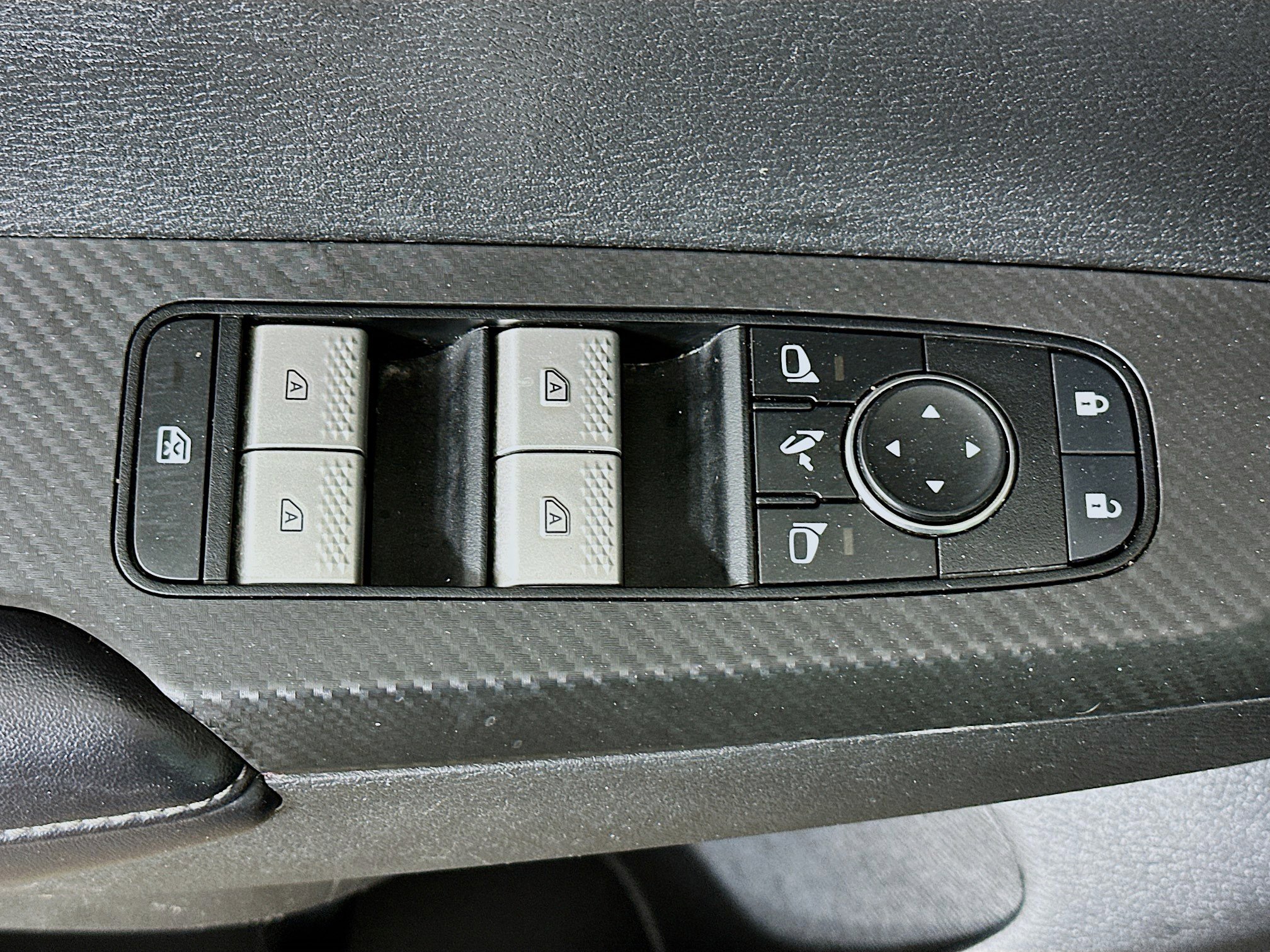 Used 2023 Mitsubishi Outlander SE image 15