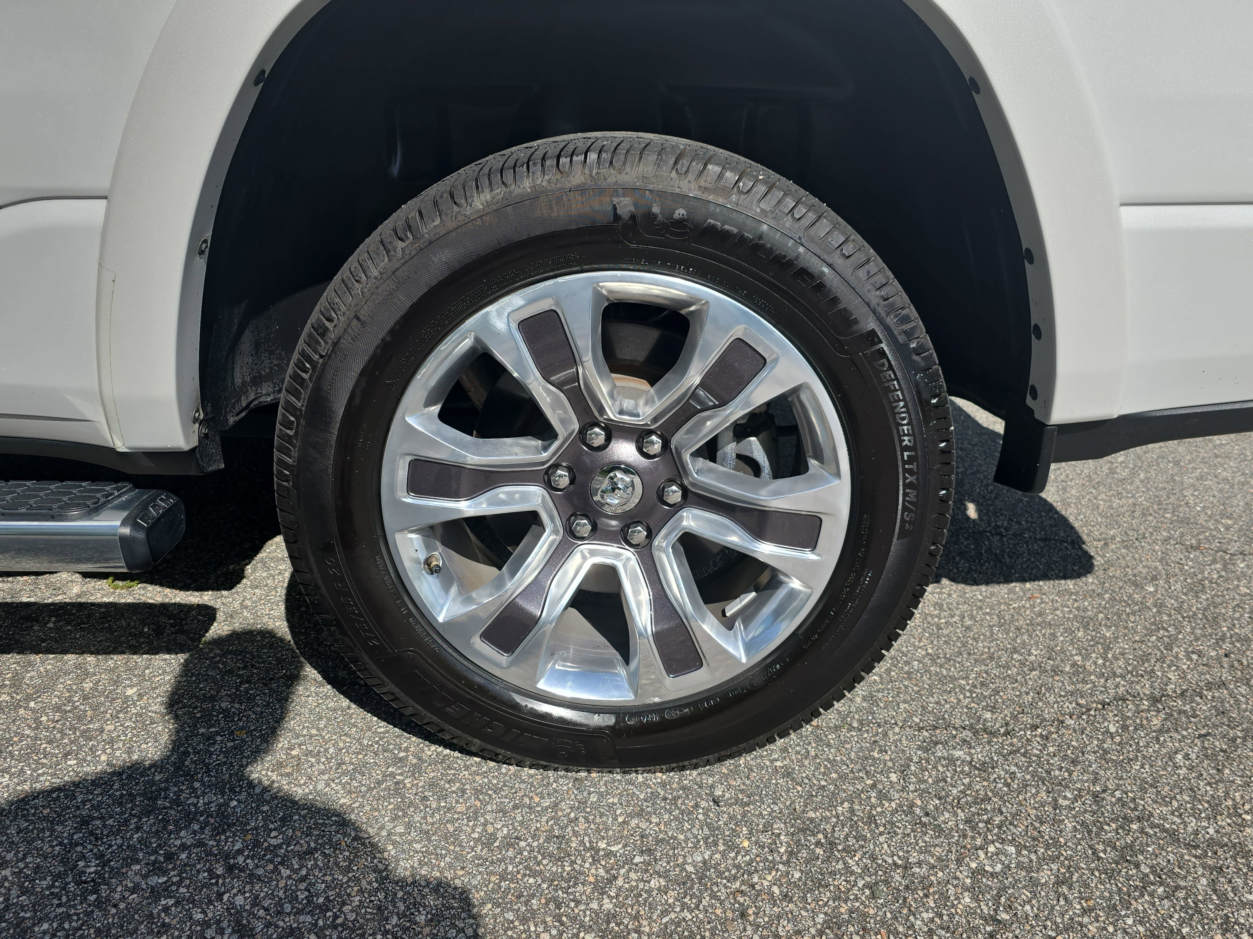 Used 2022 RAM 1500 Limited w/ Body Color Bumper Group image 32