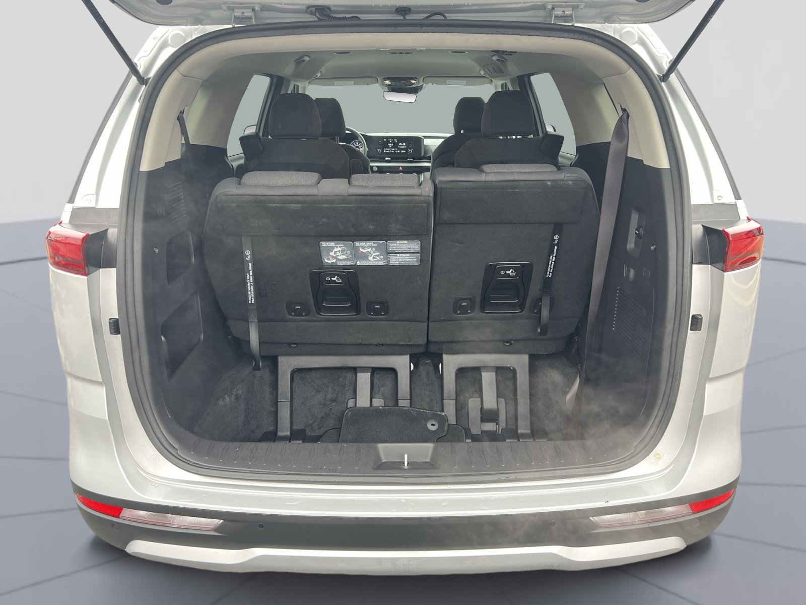 Used 2023 Kia Carnival LX image 24