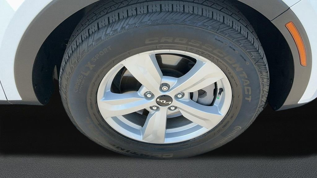 Certified 2023 Kia Sorento LX image 7