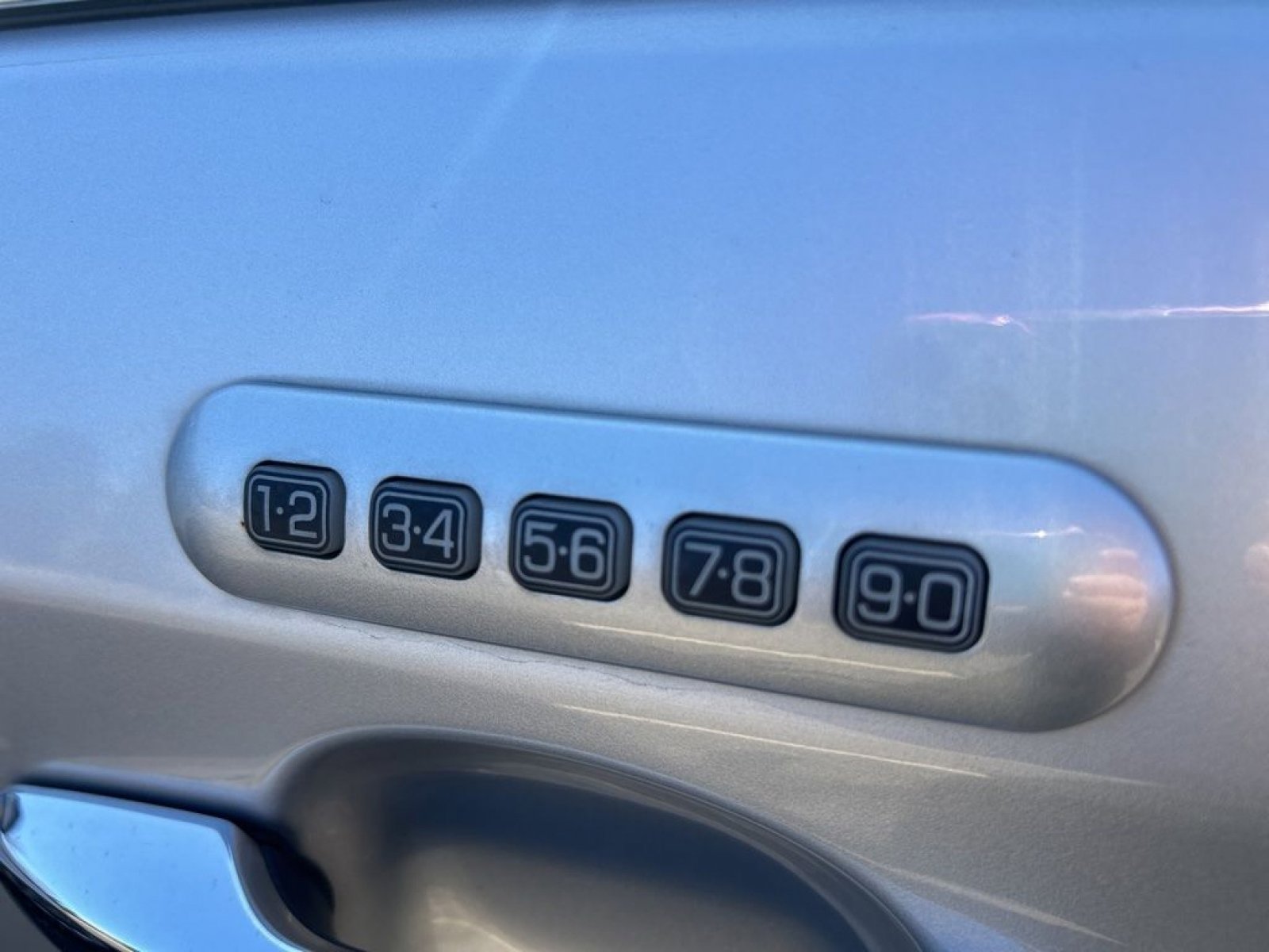 Used 2013 Lincoln MKX FWD image 11