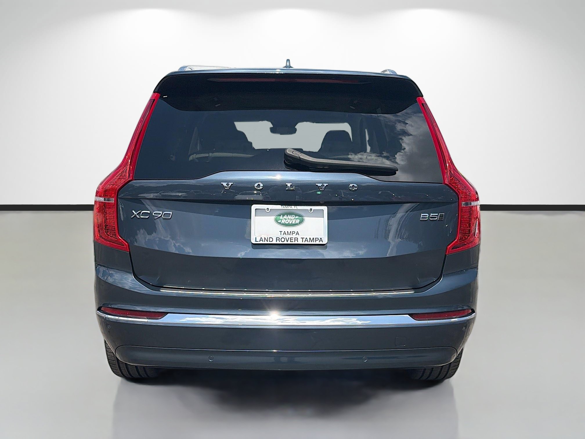 Used 2025 Volvo XC90 B5 Plus w/ Protection Package Premier AWD/4WD image 4