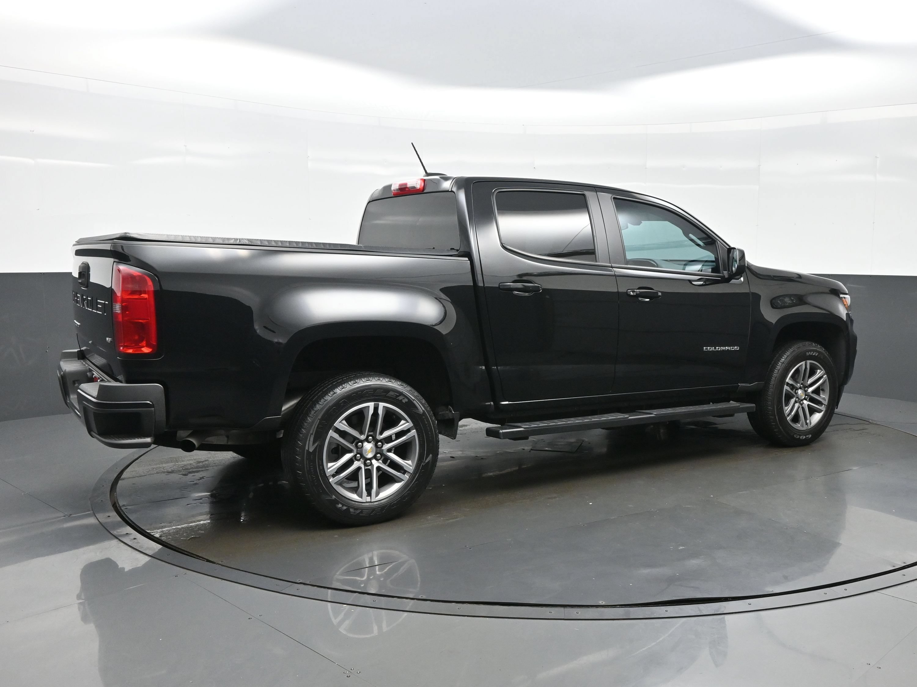 Used 2022 Chevrolet Colorado W/T w/ Custom Special Edition RWD image 6