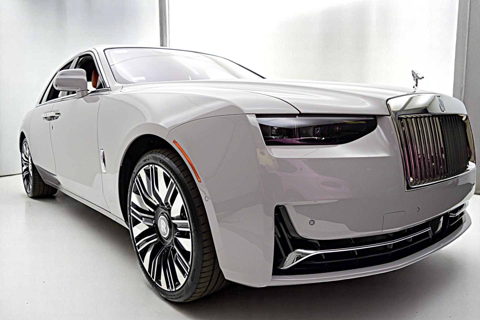 Used 2025 Rolls-Royce Ghost AWD/4WD image 16