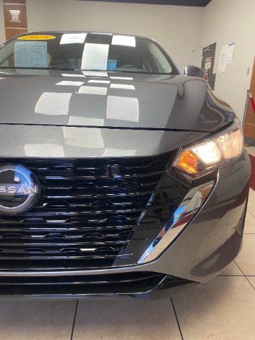 Used 2025 Nissan Sentra SV FWD image 9