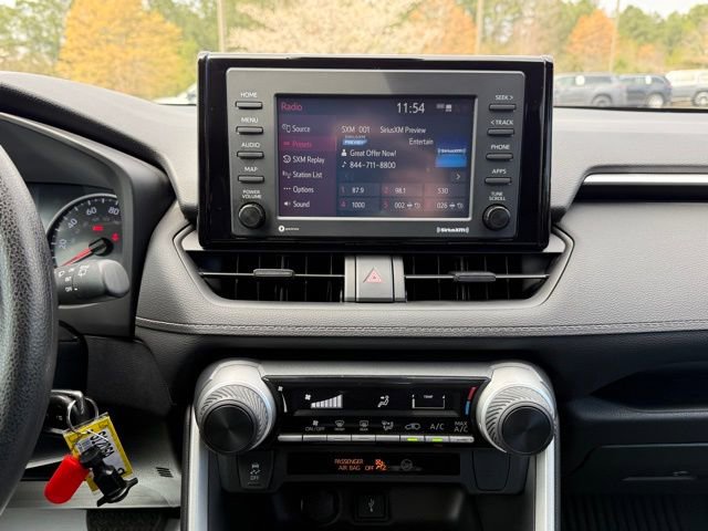 Used 2022 Toyota RAV4 LE image 19