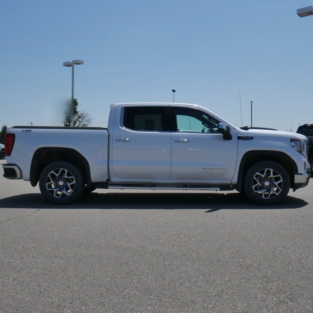 Used 2023 GMC Sierra 1500 SLT w/ SLT Premium Package image 5