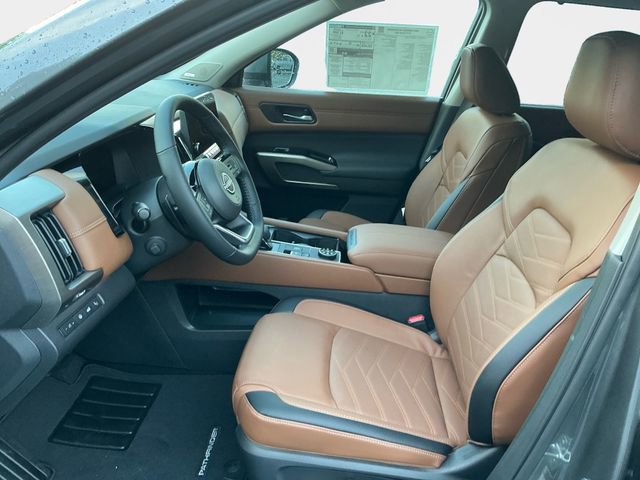 New 2025 Nissan Pathfinder Platinum image 10
