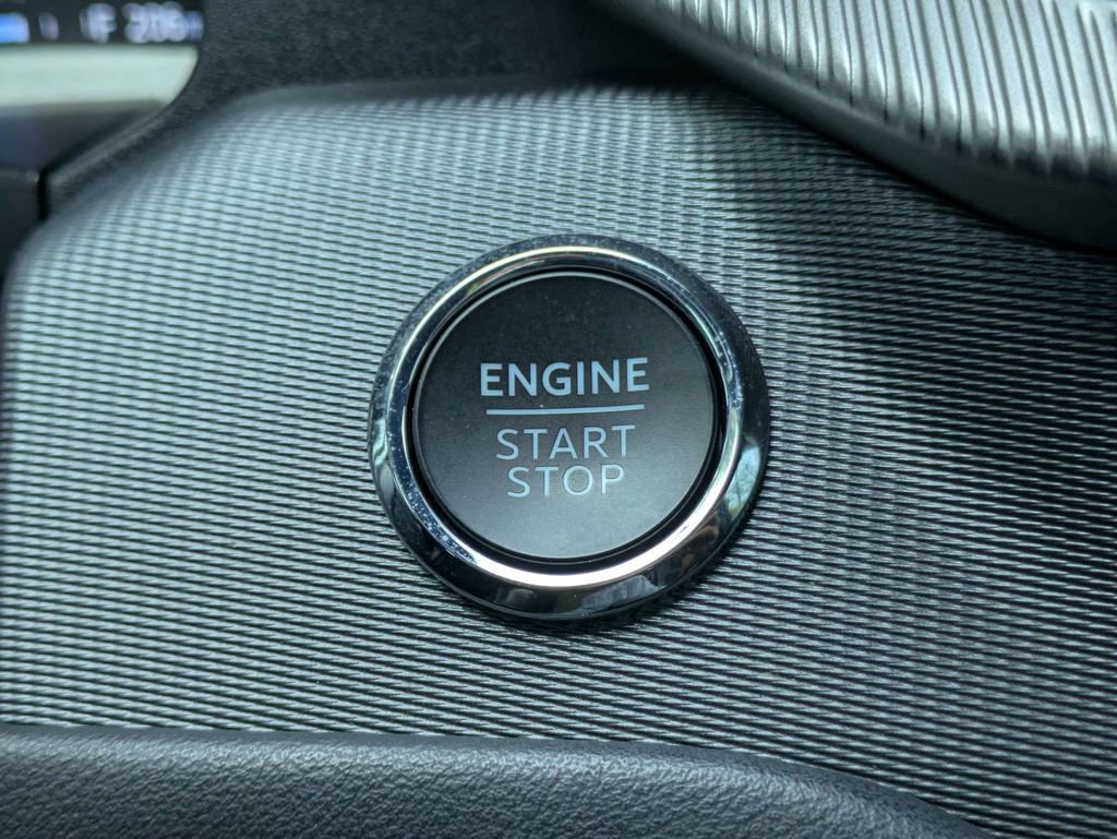 Used 2025 Ford Explorer ST image 46