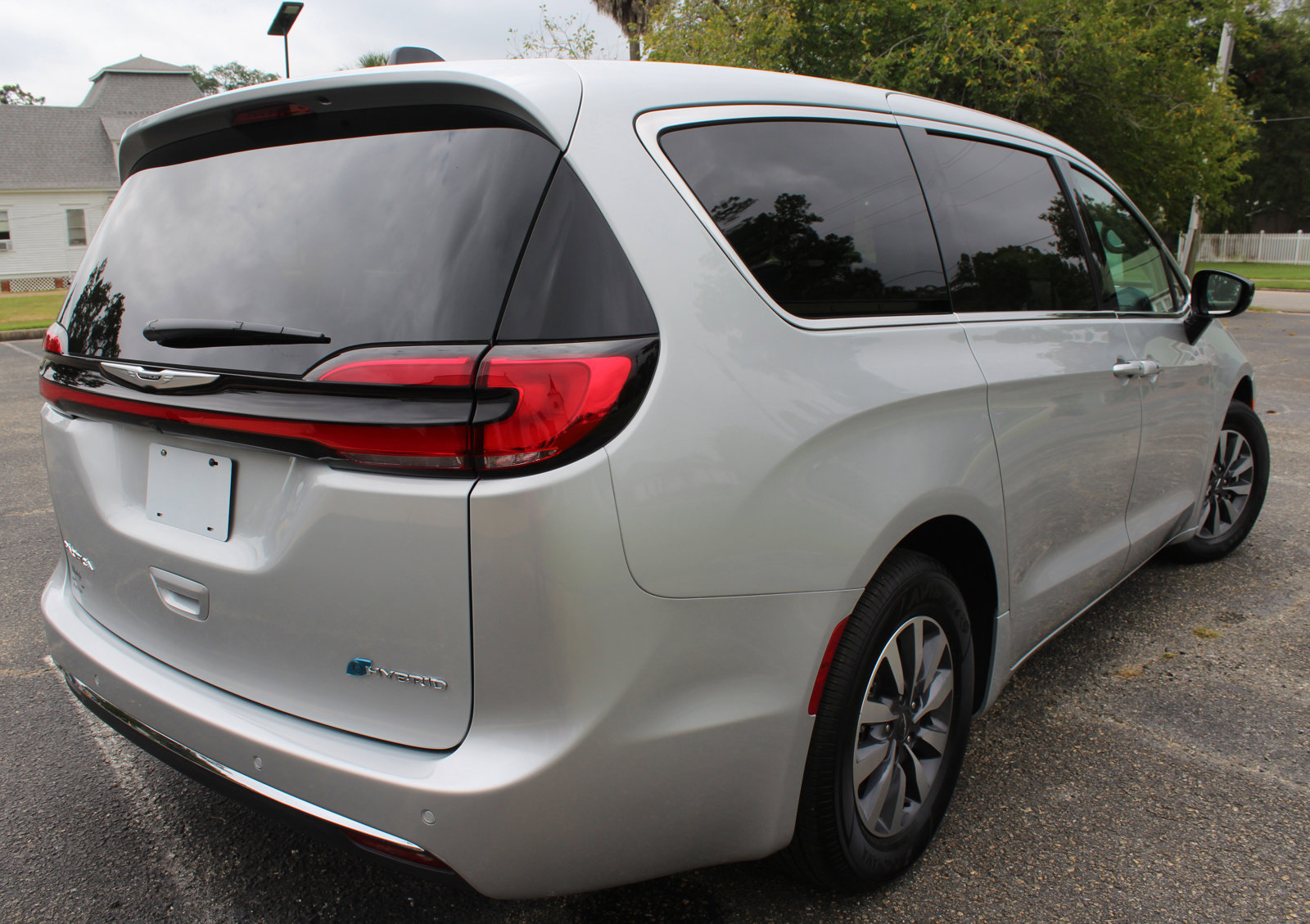 Used 2024 Chrysler Pacifica Select image 18