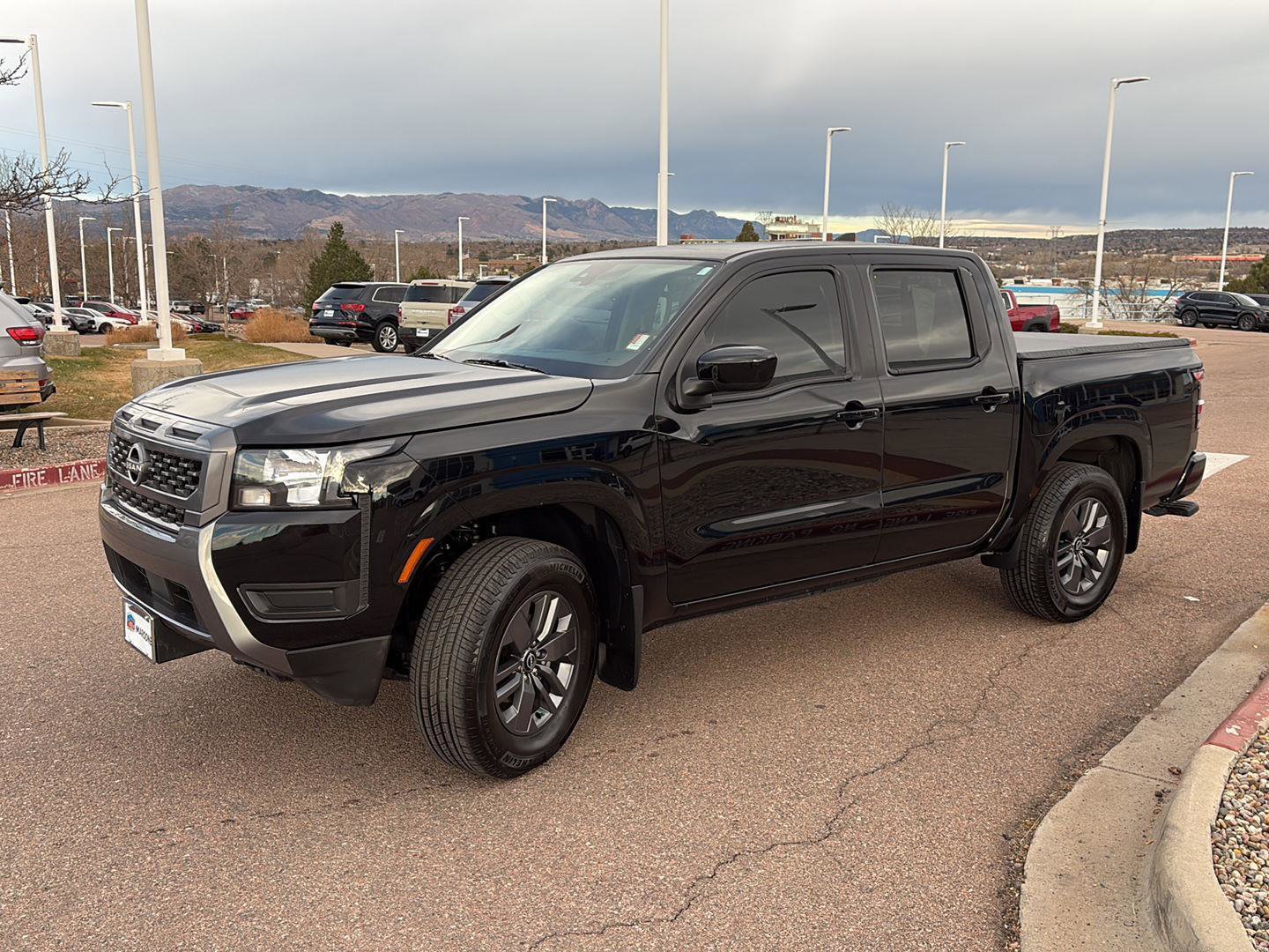 Used 2025 Nissan Frontier SV image 3