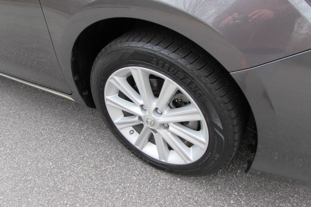 Used 2014 Toyota Camry XLE image 13