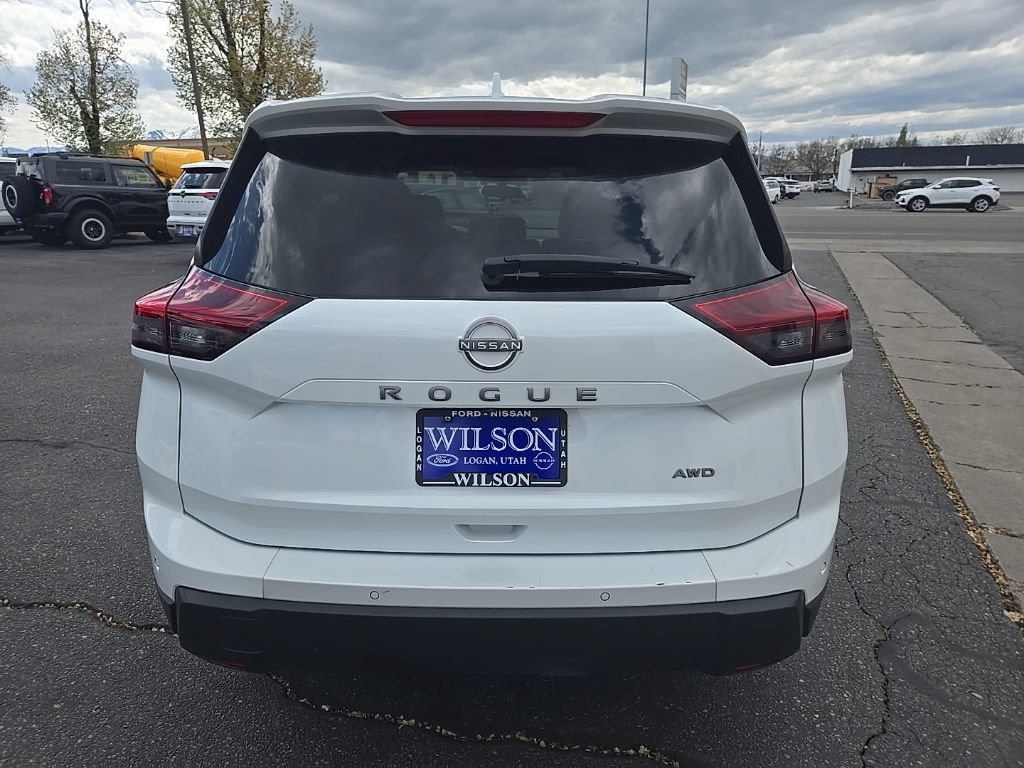 Used 2025 Nissan Rogue SV AWD/4WD image 6