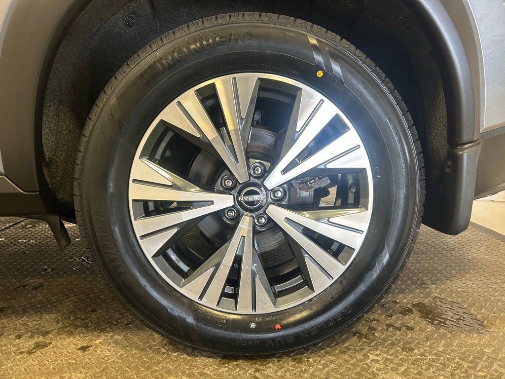 Used 2023 Nissan Rogue SV image 30