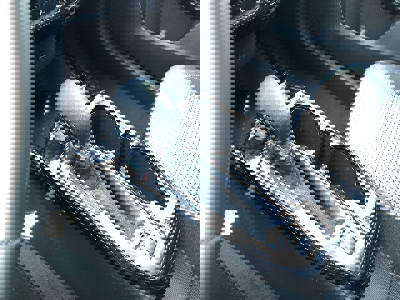 Used 2025 Chevrolet Trax LT w/ LT Convenience Package image 18