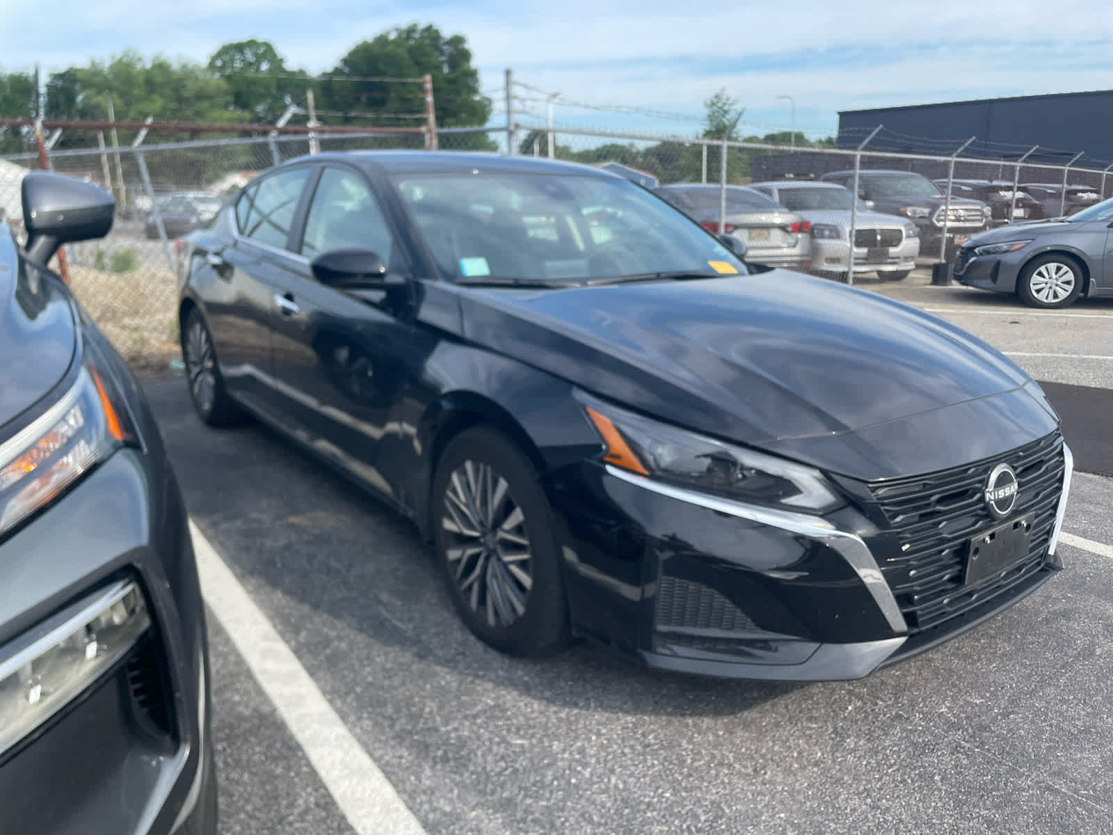 Used 2023 Nissan Altima 2.5 SV FWD image 3