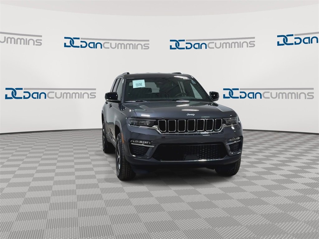 Used 2025 Jeep Grand Cherokee Limited image 3