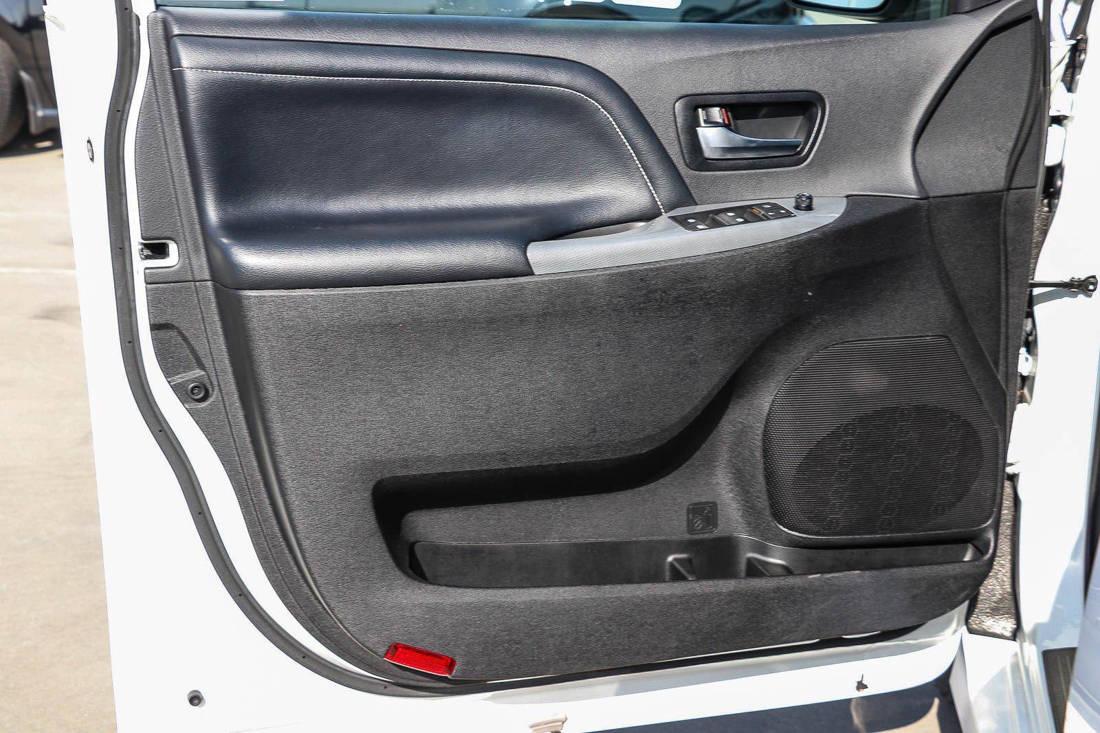 Certified 2020 Toyota Sienna SE w/ Nightshade Edition FWD image 22
