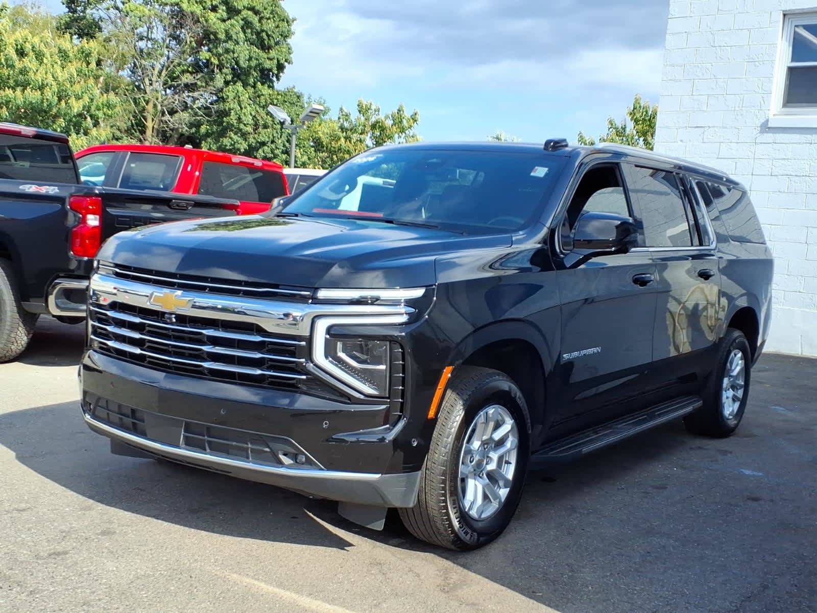 Used 2026 Chevrolet Suburban LT w/ Comfort Package AWD/4WD image 3