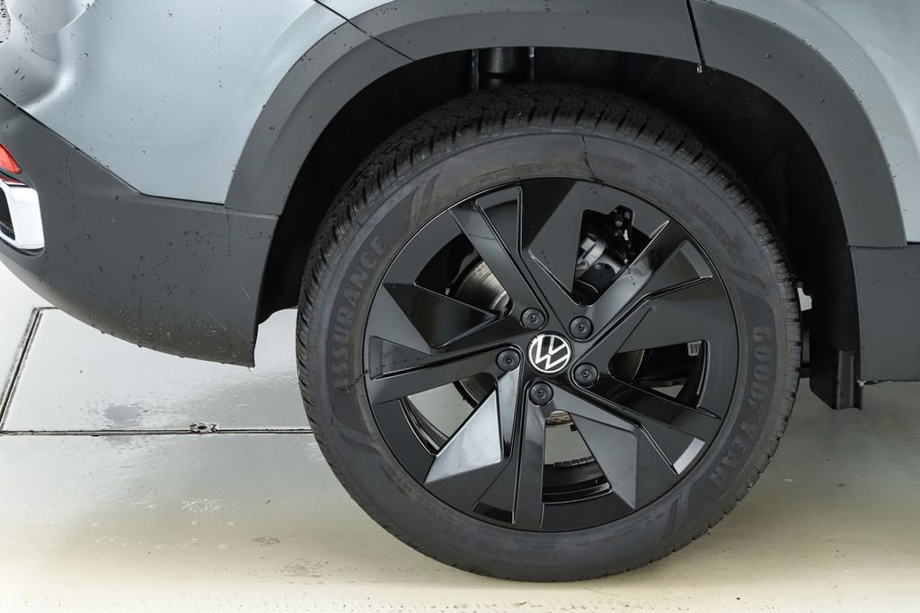 New 2026 Volkswagen Taos SE image 13