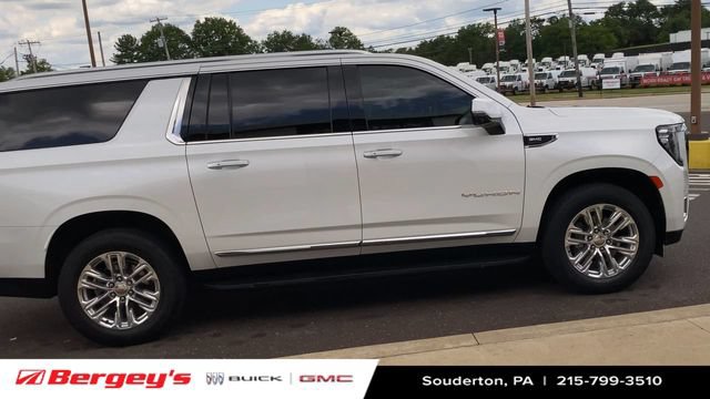 Certified 2022 GMC Yukon XL SLT w/ SLT Premium Package AWD/4WD image 11