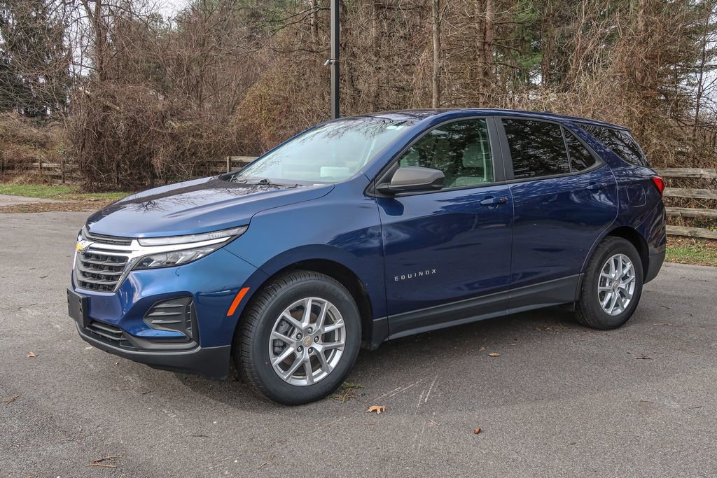 Used 2022 Chevrolet Equinox LS w/ LS Convenience Package image 4