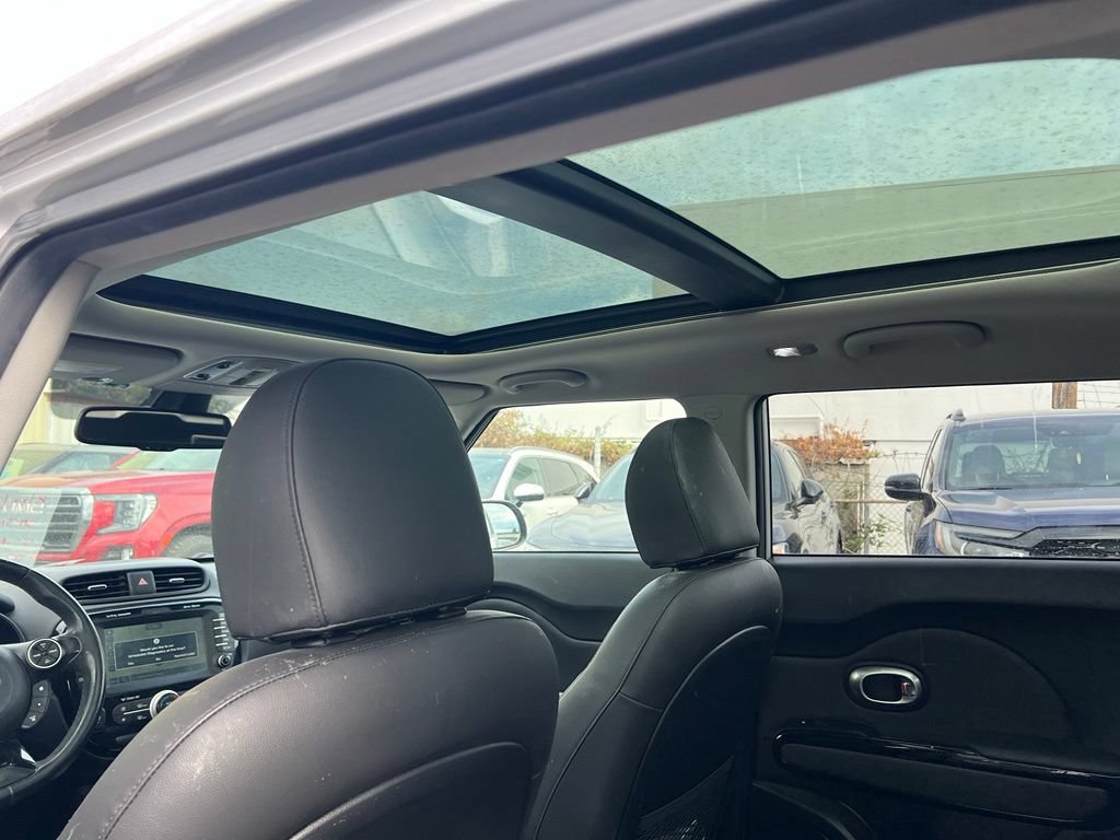 Used 2016 Kia Soul ! w/ Premium Package FWD image 8