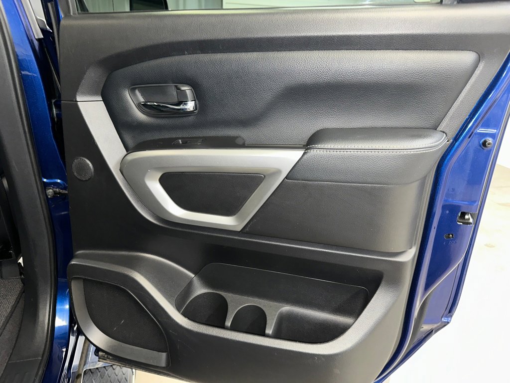 Used 2021 Nissan Titan SL w/ Moonroof Package image 28