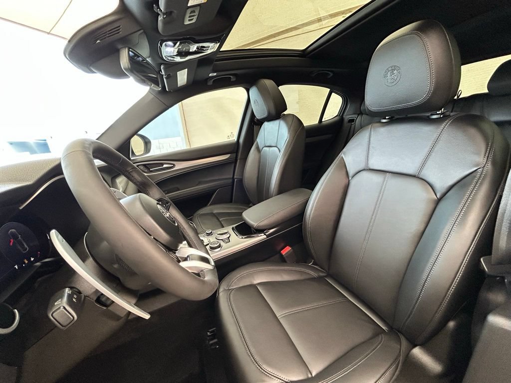 New 2025 Alfa Romeo Stelvio Sprint w/ Convenience Package AWD/4WD image 22