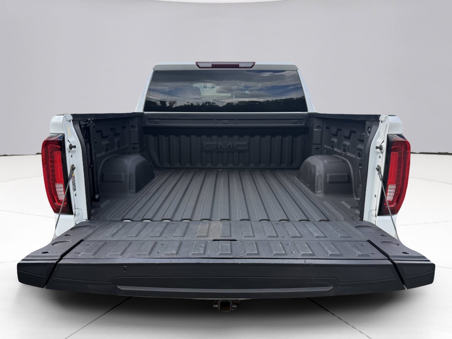 Used 2023 GMC Sierra 1500 SLT w/ SLT Premium Package AWD/4WD image 9